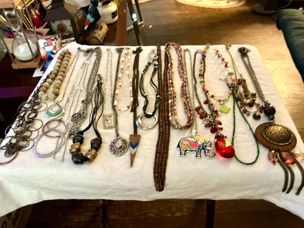 20 piece necklace lot some vintage
