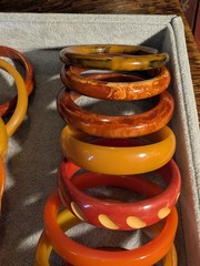 20 Vintage Bakelite Orange Bracelets! Carved – End Of The Day – Awesome Lot!