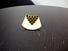 Vintage Retro Abstract Fan Cloisonne Black & White Enamel Gold Tone Scarf Clip