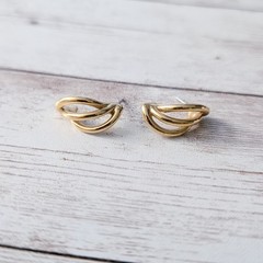 Vintage Earrings for Pierced Ears 0.75″ Stylish Gold Tone