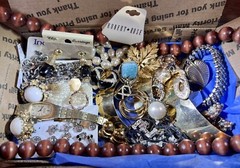 1.1 Pounds Of Vintage & Modern Assorted Jewelry, Fabulous Collection