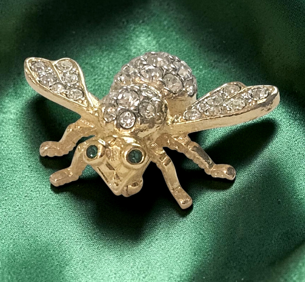 JOAN RIVERS Classics Gold Tone Green Eyed Clear Rhinestone Bumble Bee Brooch Pin