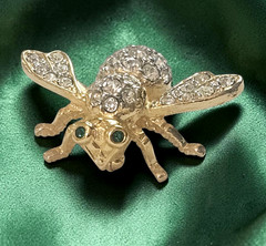 JOAN RIVERS Classics Gold Tone Green Eyed Clear Rhinestone Bumble Bee Brooch Pin