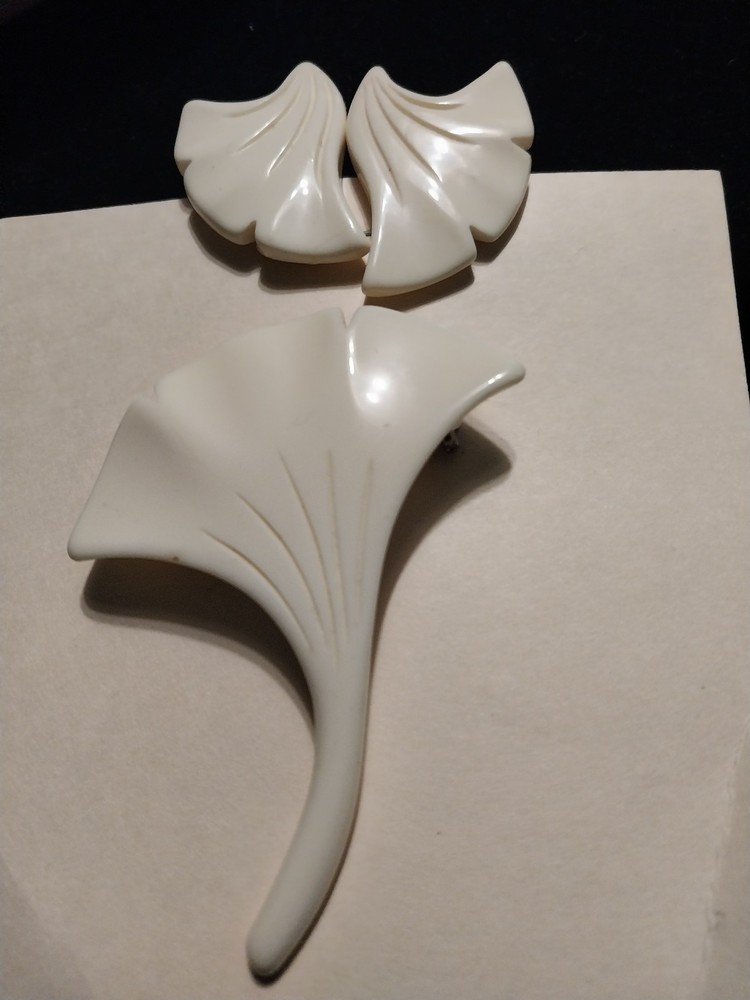 Vintage Acrylic Earring & Brooch Set, Ginkgo Leaf Jewelry, Screw back Earrings
