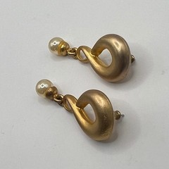 Vintage Casual Corner Dangle Earrings Faux Pearl Elegant Gold Tone