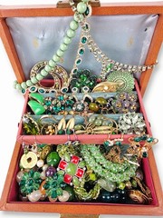 Grandma’s Vintage Green Jewelry Lot Some Signed 1.10lb All Wearable/Resellable