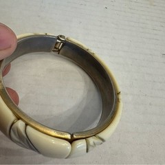 Vintage Lucite Bangle Bracelet 1950s Hinged Clamper MCM 60s Cream Gold Jewelry