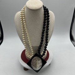 Vintage Mother of Pearl Inlay Black Resin Bicolor Necklace. See pics.