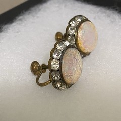 Vintage Rhinestone & Faux Cabochon Fire Opal Gold Tone 3/4″ Screw Back Earrings