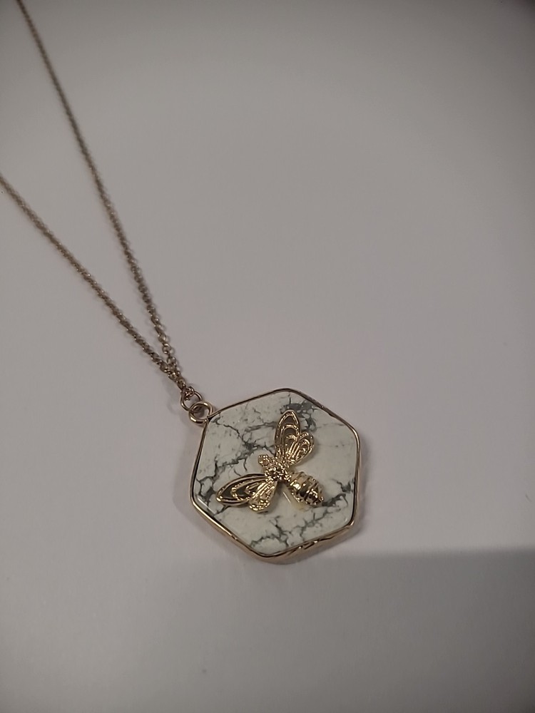 Vintage Gold Tone Chain Womens Necklace Pendant Butterfly Jewelry Costume