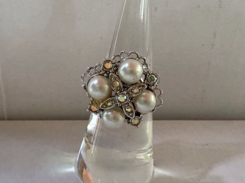 Vintage 1960’s Sarah Coventry Camelot Silver Tone Pearl Ring Size 5.5