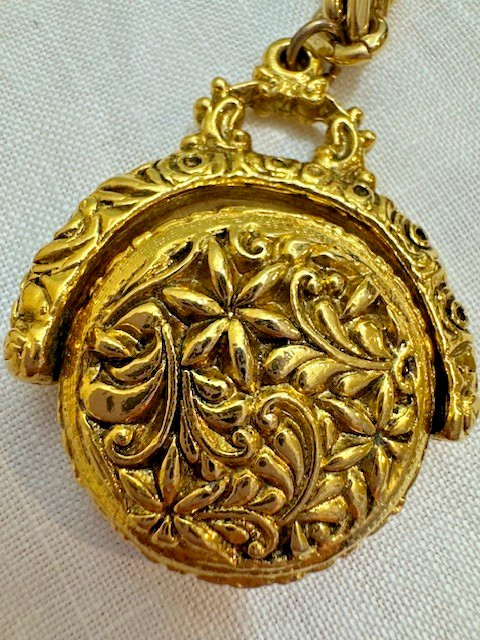 Vintage Goldette Gold Tone Large Swivel Locket Pendant Necklace Heavy Book Chain