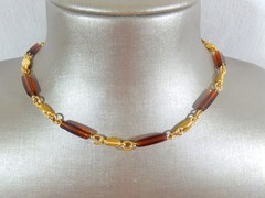 VTG 60’s TRIFARI MINIMALIST AMBER LUCITE STATIONS GOLD TONE 15.5″ NECKLACE