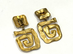 LARGE 2.75″ DANGLING DROP MATTE GOLD SPIRAL SWIRL 1980S CLIP ON EARRINGS EUC