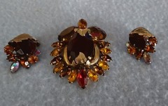 Vintage Juliana D&E Brooch Earrings Multi Browns With Leaf Brooch And Earrings