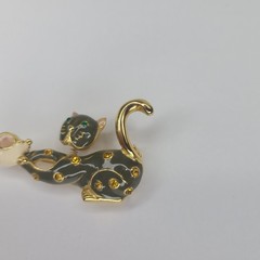 Vintage 1950’s Signed LG Lind Gal Enamel Bobblehead Cat W/Mouse Brooch