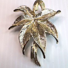 Vintage Signed Gerrys Maple Leaf Gold Tone Brooch Pendant Pin Alloy Costume