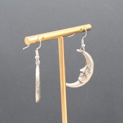 Vintage Man in the Crescent Moon Pierced Earrings Silver tone Dangle 1.25″
