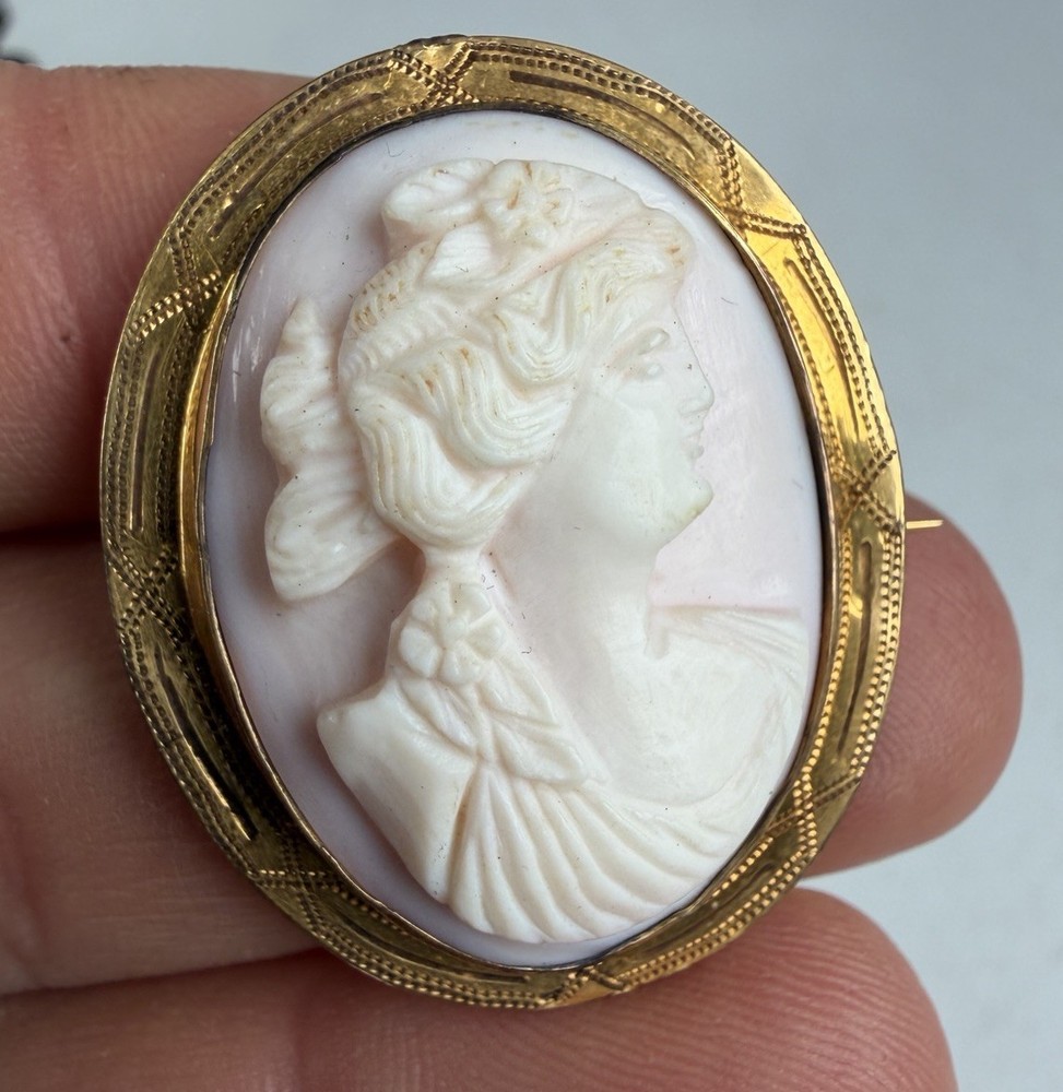 Antique Victorian Portrait Cameo Pendant Brooch W Engraved 10K Gold Bezel 5 gram