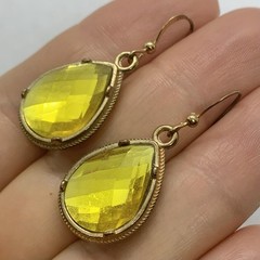 Vtg Yellow Faceted Acrylic Rhinestone Teardrop Dangle Earrings Goldtone Hook