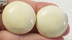 Vintage 1980’s 1990’s Heavy Cream Enamel Goldtone Gold Tone Clip On Earrings NEW