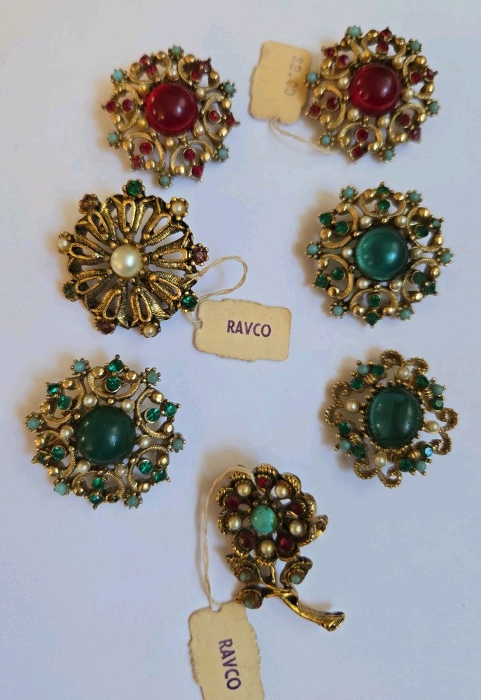 LOT OF 7 VINTAGE Early 60’S GOLD TONE & CABOCHON PINS BROOCHES
