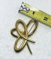 Tona Signed Ribbon Gold Tone VTG Brooch Pin Designs Lot Of 2