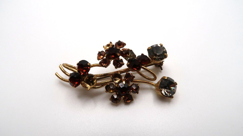 Vintage Gold Rhinestone Flower Brooch 4.5cm Missing two stones BB13
