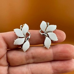 Vintage Thermoset Climber Earrings Silver Tone White Flower Petals Retro Mod
