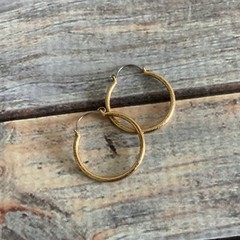 Light weight vintage pierced textured hoop earrings with wire wires