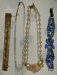LOT OF 4 COSTUME JEWELRY NECKLACES & BRACELETS