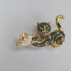 Vintage 1950’s Signed LG Lind Gal Enamel Bobblehead Cat W/Mouse Brooch