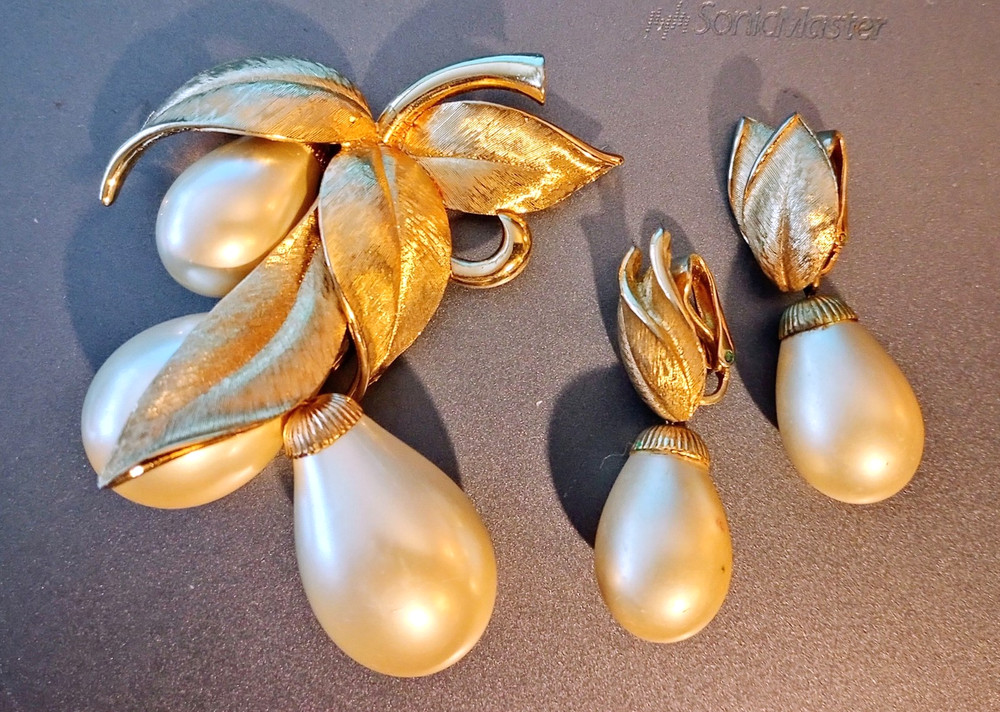 Vintage Jewelry Marvella Style Gold Tone Drop Faux Pearl Clip Earrings & Broach