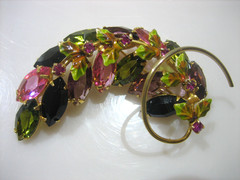 VINTAGE JULIANA D&E ENAMEL MULTI COLOR RHINESTONE BROOCH