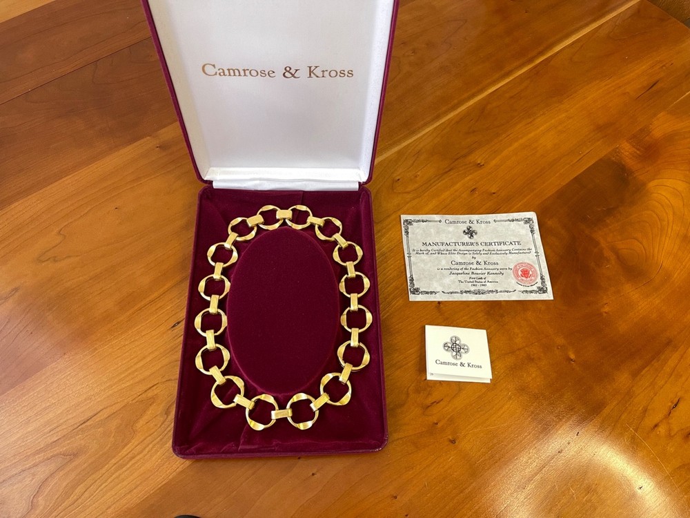 Camrose & Kross JBK Bold Circle Link Necklace Gold Tone Box COA Excellent