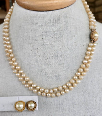 Vintage Trifari Gainsborough 2 Strand Pearl Gold Tone Necklace Clip Earrings Set