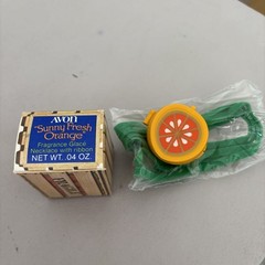 VTG 1974 Avon Sunny Fresh Orange Pin Pal Fragrance Glace Necklace – New In Box