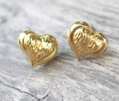 Lovely Dainty VTG Michael Anthony Ma 14K Yellow Gold Heart Stud Earrings .52g