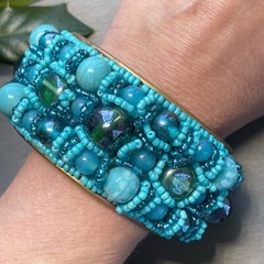 Vintage Cuff Bracelet M-L Brass Estate Jewelry Turquoise Microbead Art Glass