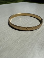 1970s–1980s Vintage Monet Gold-Plated Diamond-Cut Bangle Bracelet small