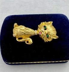 Vintage Charming Green Eyed Gold Tone Metal Cat Brooch Pin