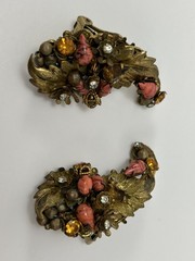 DeMario NY Vintage Clip Earrings Coral Glass Rhinestone Gold Tone Filigree 1950s