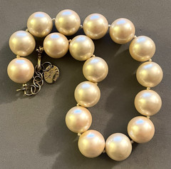 EP ERWIN PEARL Chunky Huge 20mm Faux Pearl Collar Goldtone Necklace 4oz 16 ~ 18″