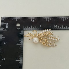 Ladies Clear CZ Flower Plant Faux Pearl Gold Tone Sparkly Brooch Pin Pendant