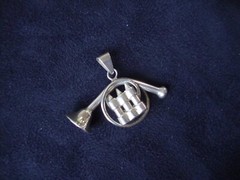VINTAGE STERLING SILVER STAMPED 925 FRENCH HORN 3 DIMENSIONAL/FIGURAL PENDANT