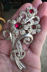 Vintage silvertone pot metal rhinestone large floral brooch