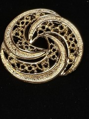 Vintage Gerry’s Gold Tone Openwork Swirl Circle Brooch Pin Signed
