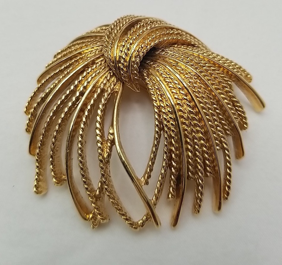 Vintage Monet gold toned Knotted Rope Large Statement Estate Pin Brooch Jewelry