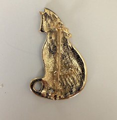 VINTAGE VERO BLACK CAT with RED BOW ENAMEL PIN BROOCH
