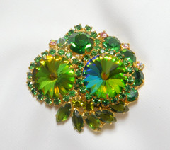 VINTAGE JULIANA DELIZZA & ELSTER GREEN WATERMELON RIVOLI RHINESTONE BROOCH ✨